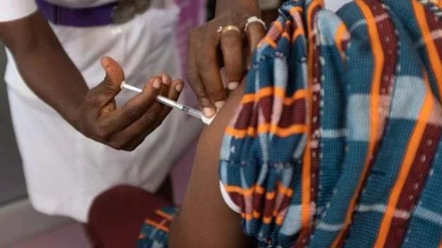 Airlines to be fined for flying unvaccinated people to Ghana