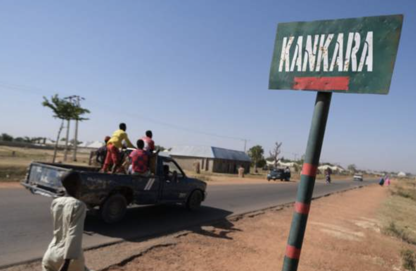 Hundreds of motorbike gunmen kill Nigerian police
