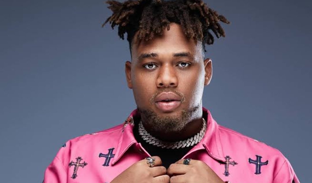 Nigerian singer 'to answer' for alleged spitting on police 