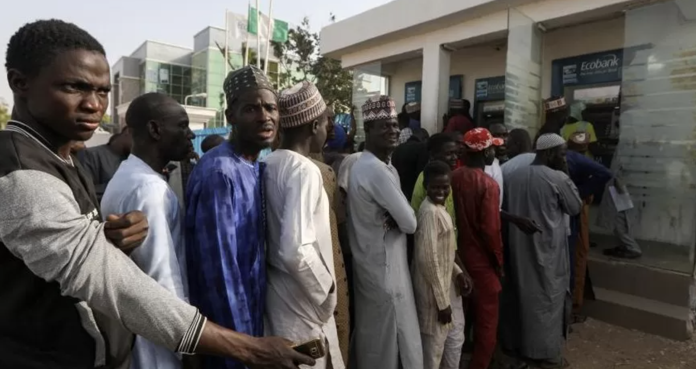 Nigeria's naira shortage: Anger and chaos outside banks
