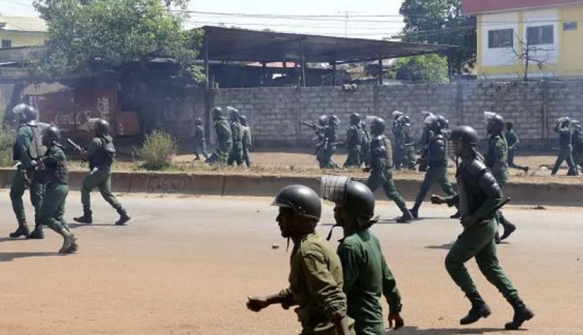 Guinea police fire tear gas at protesters - report