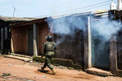 Guinea junta arrests 12 protesting journalists - reports