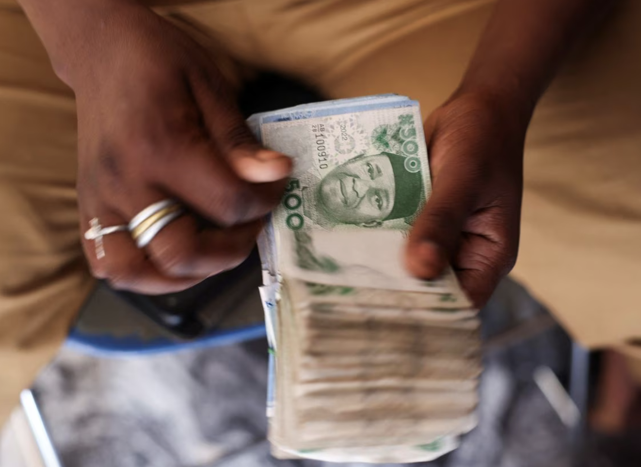 Nigerian Naira Falls to New Record Low of 999 Per Dollar on Official Market - Refinitiv data