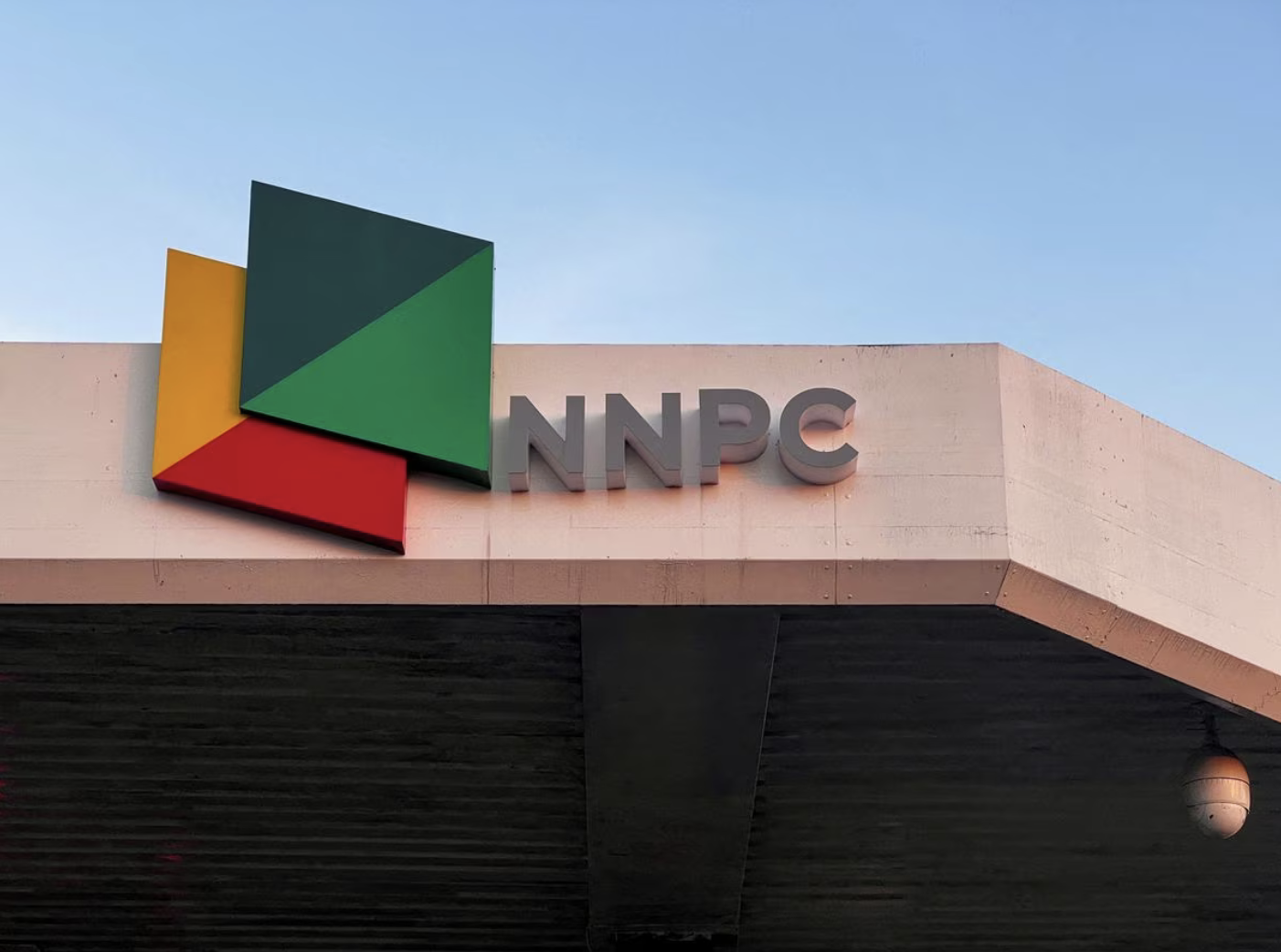 Exclusive: Nigeria brings major Dangote refinery to life with own oil supply