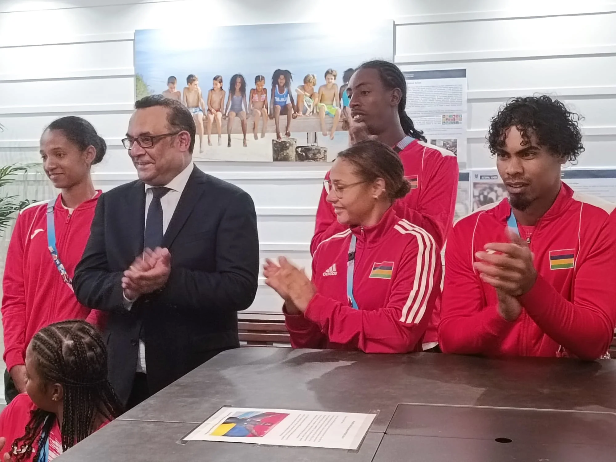 Mauritius: Ambassador Vajayen Valaydon receives Mauritian Paralympics athletes to the Mauritius Embassy in Paris