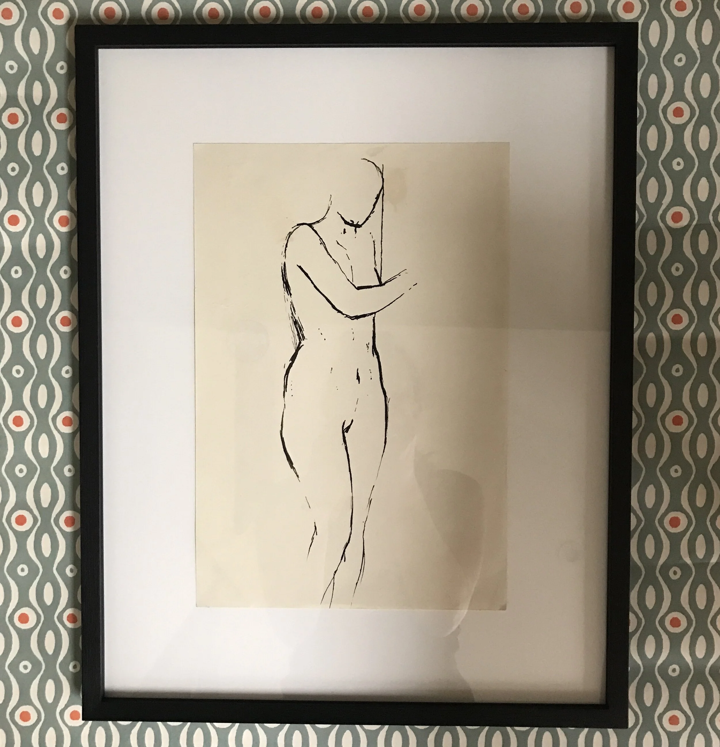 Line drawing nude, woman leaning 