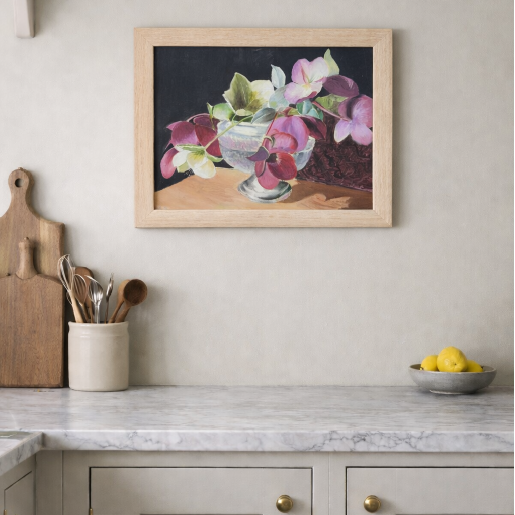 Traditional+kitchen+with+hellebores+painting.png