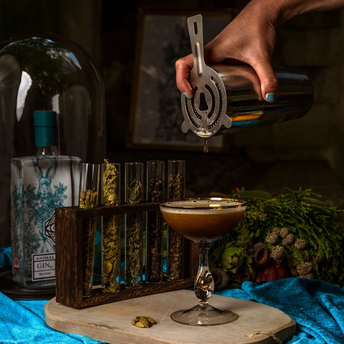 ENERGISING ESPRESSO MARTINI ⁠
⁠
Happy Thursday, folks! Did you know #TheRabbitGin is BEAUTIFUL an espresso martini? The cardamom, mint and the subtly sweet corn spirit in our gin complement the coffee flavours gorgeously on the nose and palate, while