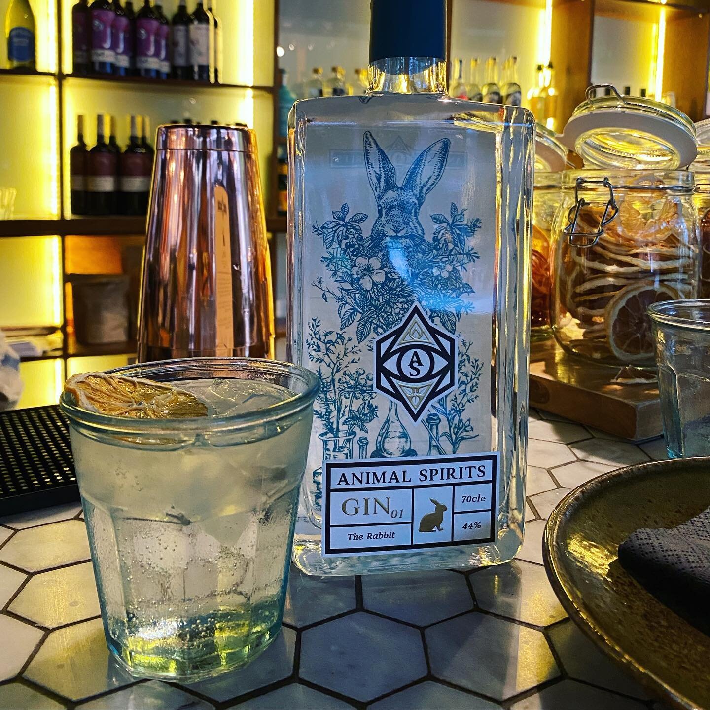 28 WELL HUNG x ANIMAL SPIRITS 

We are so proud to be the only gin of choice at the newly opened regenerative restaurant @28wellhung in Old Street. 🎉

So much fun sampling the incredible menu yesterday - try the Bunny Hop, their take on a G&amp;T, o