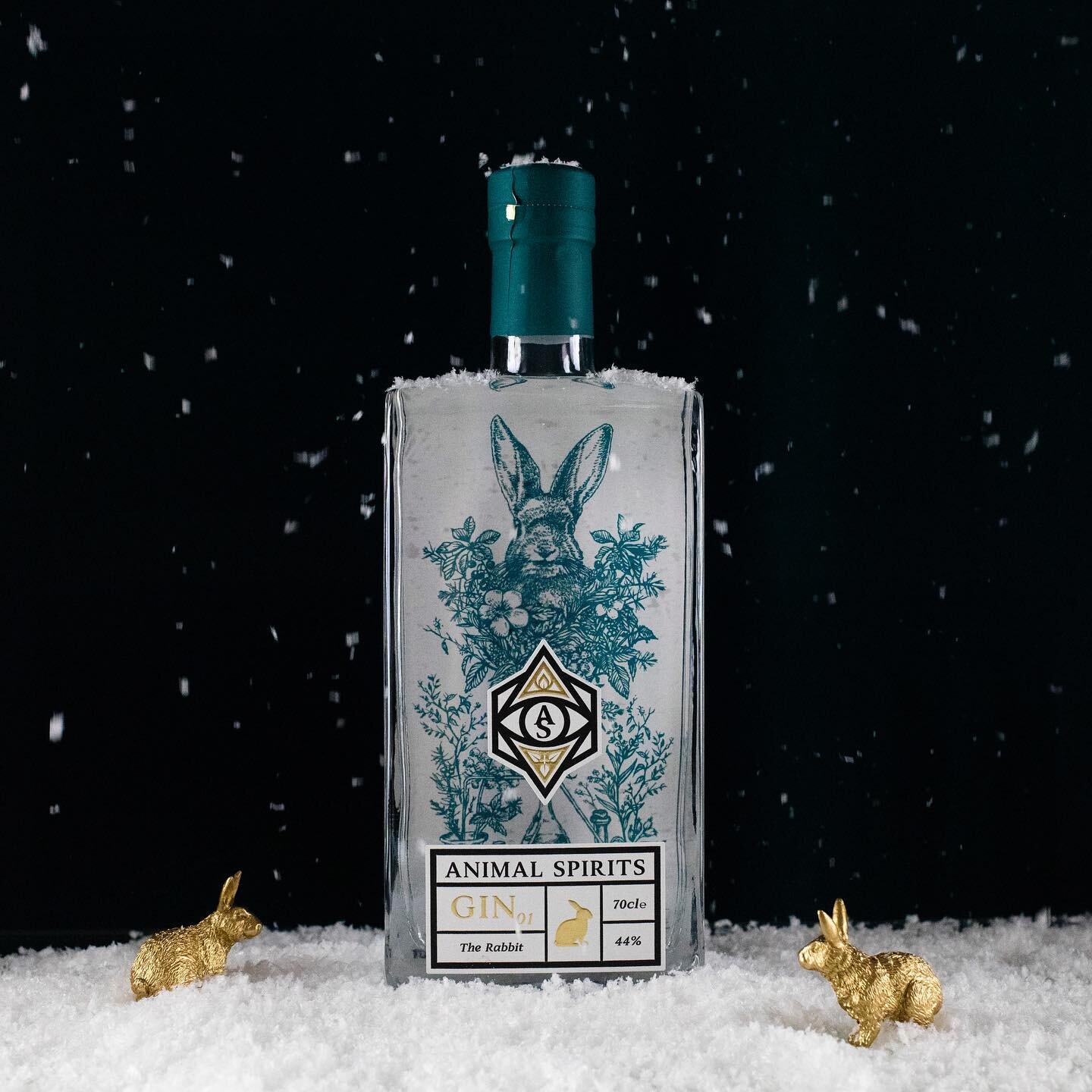 FREE SHIPPING ENDS TODAY

Running out of time when it comes to sorting Christmas presents? 

This is where a buttery smooth craft gin distilled with organic, sustainably sourced juniper and natural aphrodisiacs can just bloody waltz into your life. ?