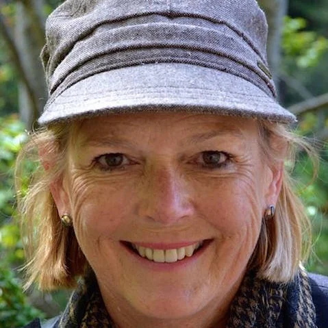 HeadshotBarbara.jpg