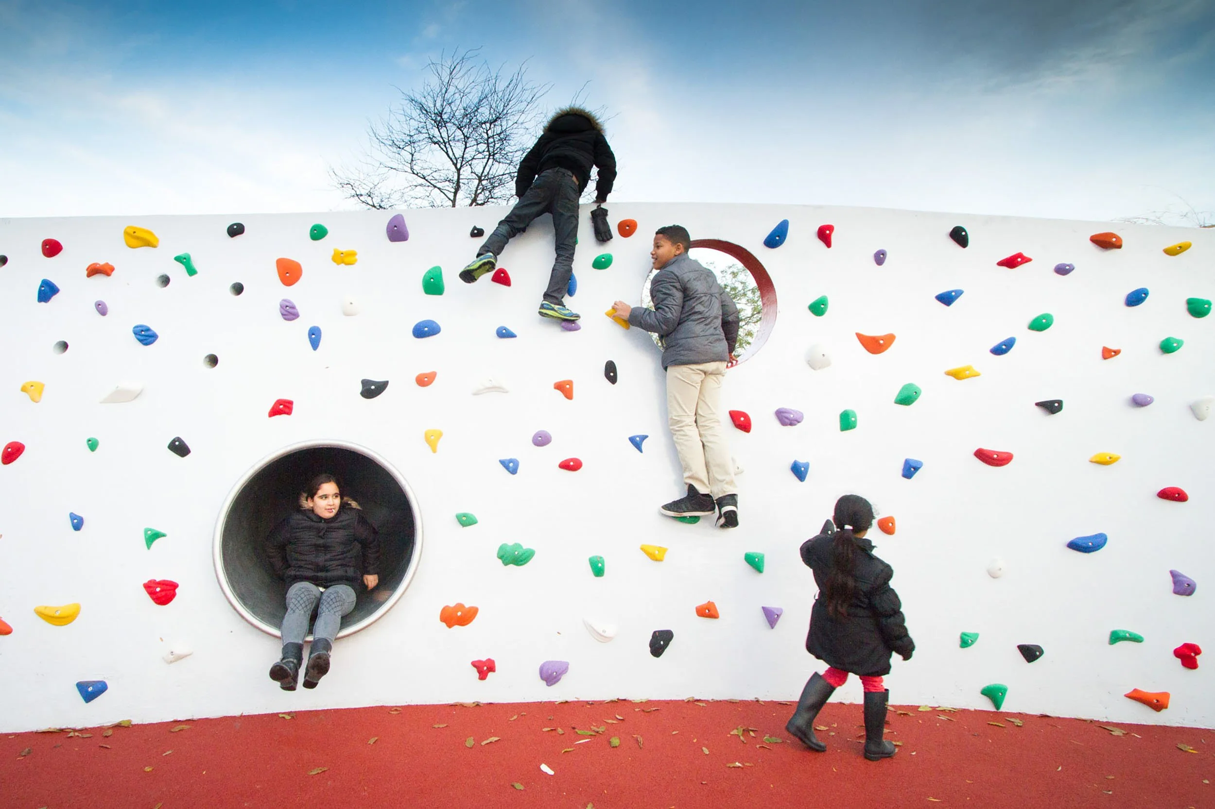 Into the Wild Klimmuur Schoolplein.jpg