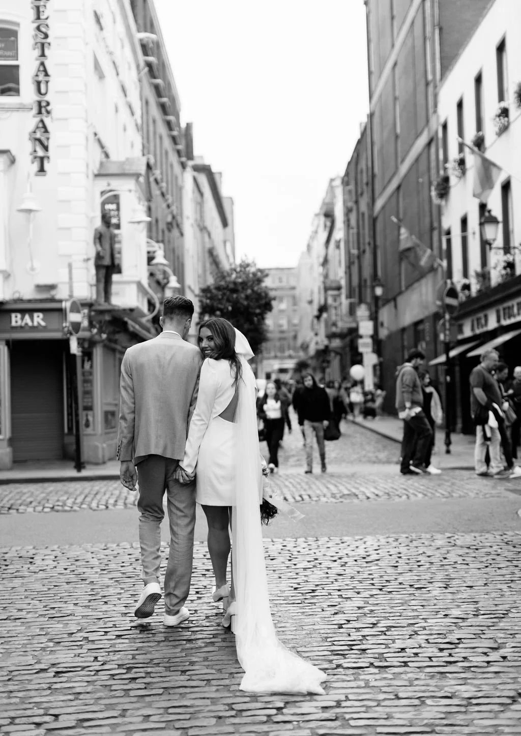 A Buzzy City Wedding that was an Ode to Dublin