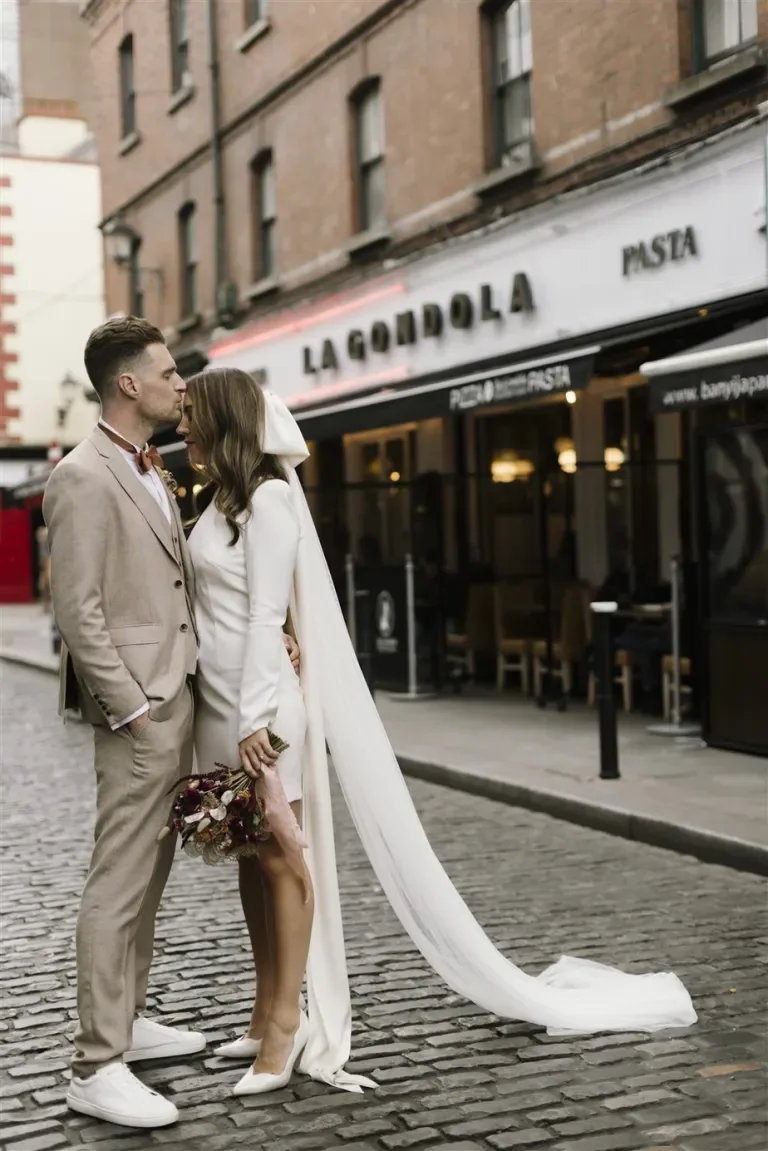 Dublin-City-Wedding-by-Ivana-Patarcic-urban-wedding-ireland-38.webp