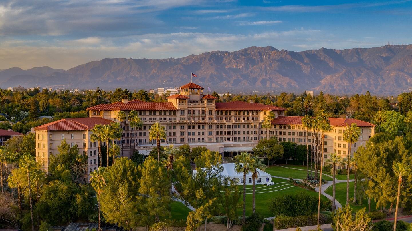The Langham in Pasadena. Getting set for a wedding. #instagood #landscapephotography #photography #skylovers #sunrise #sunset #sunsetlovers #sunsetphotography #twilight