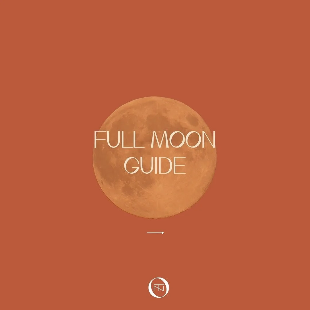 La Luna &amp; du 🌕
⠀⠀⠀⠀⠀⠀⠀⠀⠀
Wir sind Teil der Natur und somit auch eingebunden in die Zyklen des Mondes. Der Mond bewegt die Gezeiten, und da wir selbst zum Gro&szlig;teil aus Wasser bestehen, beeinflusst er auch uns. Nutze die kraftvolle Energie d