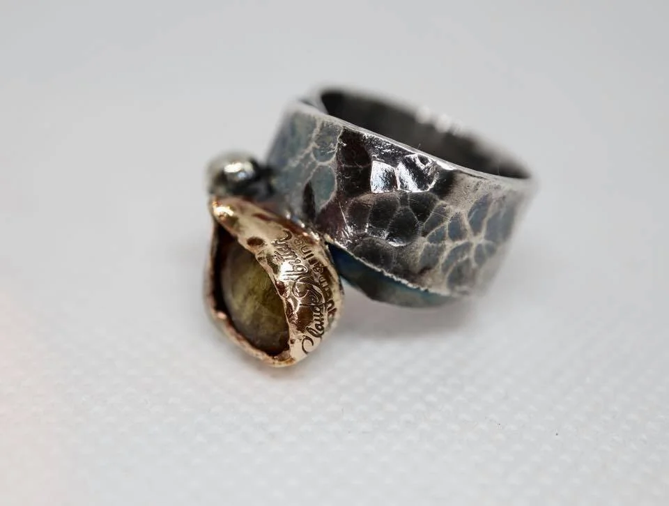 Golden Tourmaline in Reticulated Band 