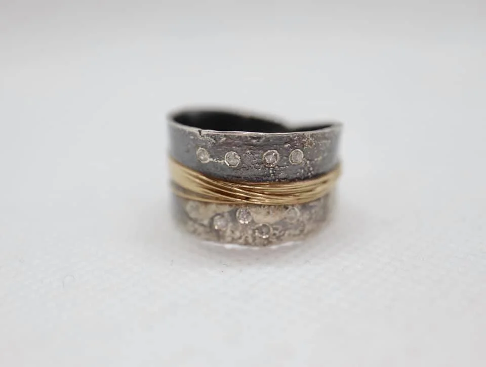 Highlighted Diamond Band