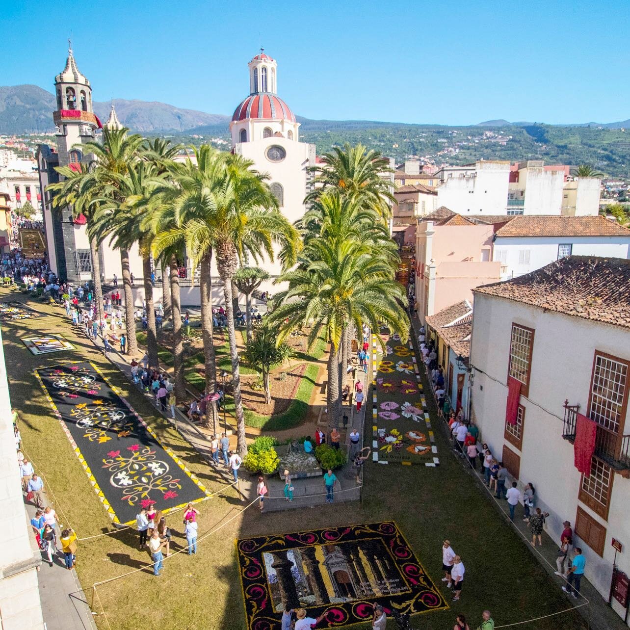 🇬🇧Tour in English🇬🇧🇮🇨Experience a unique display of Tenerife's culture on the 23rd of June, 2022 in La Orotava🇮🇨 &mdash; The Corpus Christi celebrations with large sand-and-flower carpets covering the streets of this lovely, aristocratic town