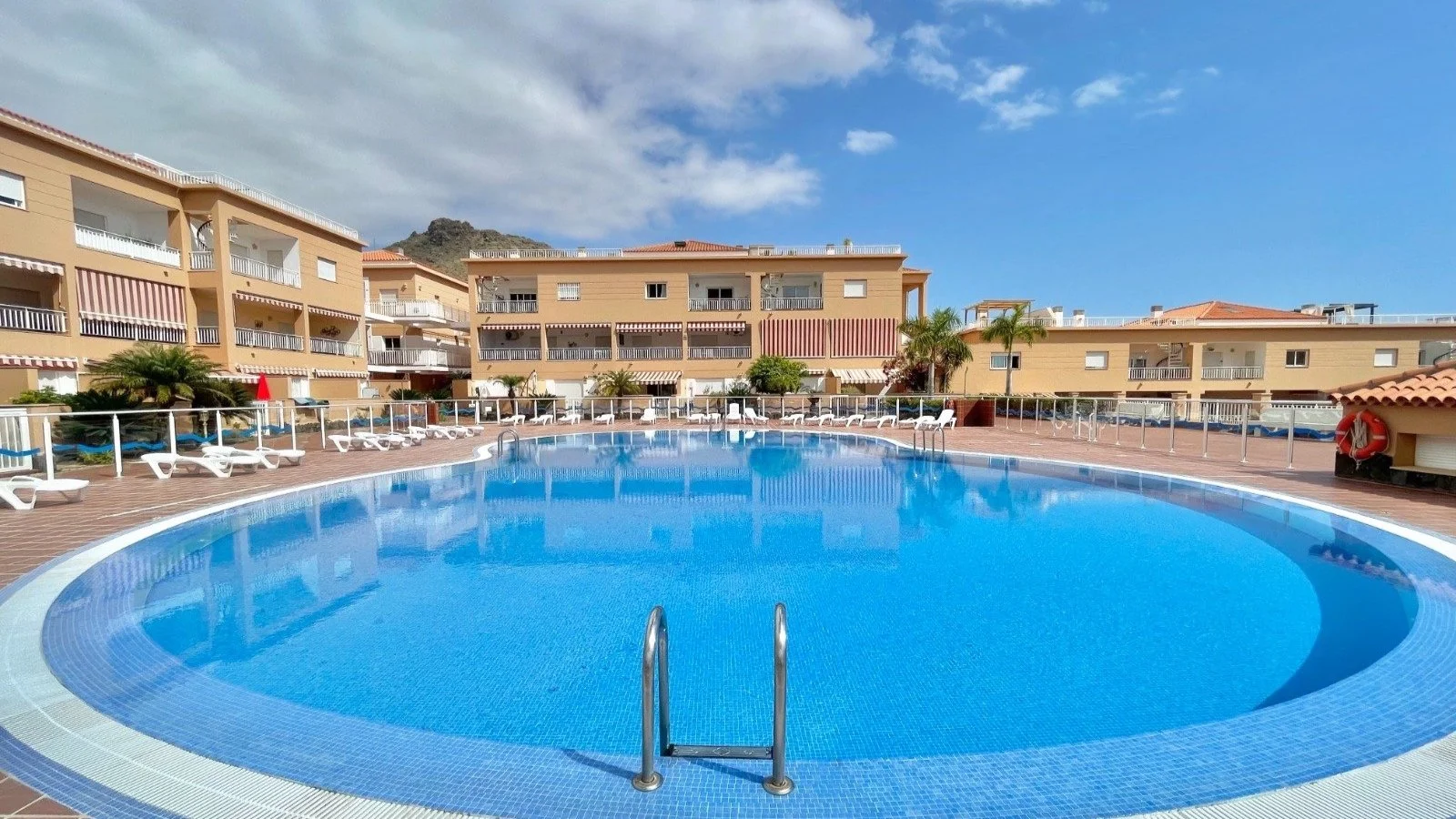 TF2457-4L 265 000€ FOR SALE! Spacious 1 bedroom apartment with large terrace in the El Madroñal area of Costa Adeje