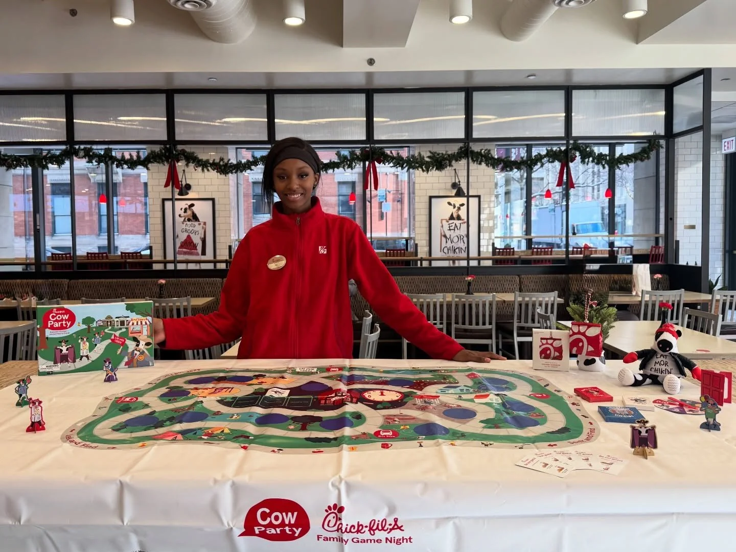 GIVEAWAY CLOSED ✨ We&rsquo;re making a list &amp; chikin&rsquo; it twice&hellip;
&rsquo;Cause we&rsquo;re giving away FUN goodies tonight! 🎁

Our Holiday Giveaway Bundle includes:
✨ Holiday Cow plush
✨ Cow Party game
✨ Spicy Sandwich ornament
✨ 5 FR