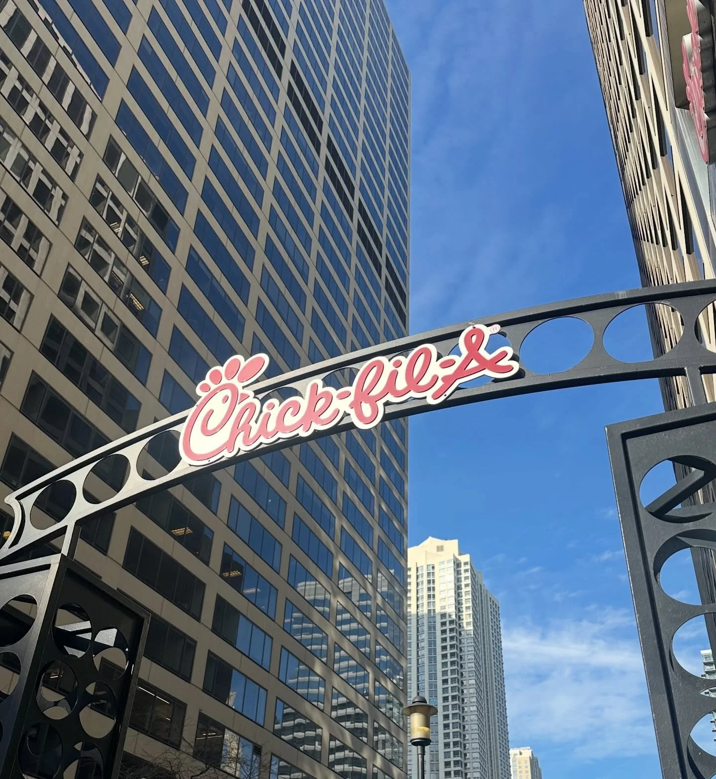 Hello, Spring.🌷 We&rsquo;ve been saving you a seat. A little more sunshine, a few more blooms, and all the good vibes in our dining room. 💛
&bull;
&bull;
&bull;
#spring #chicago #springbreak #chickfila #springtime