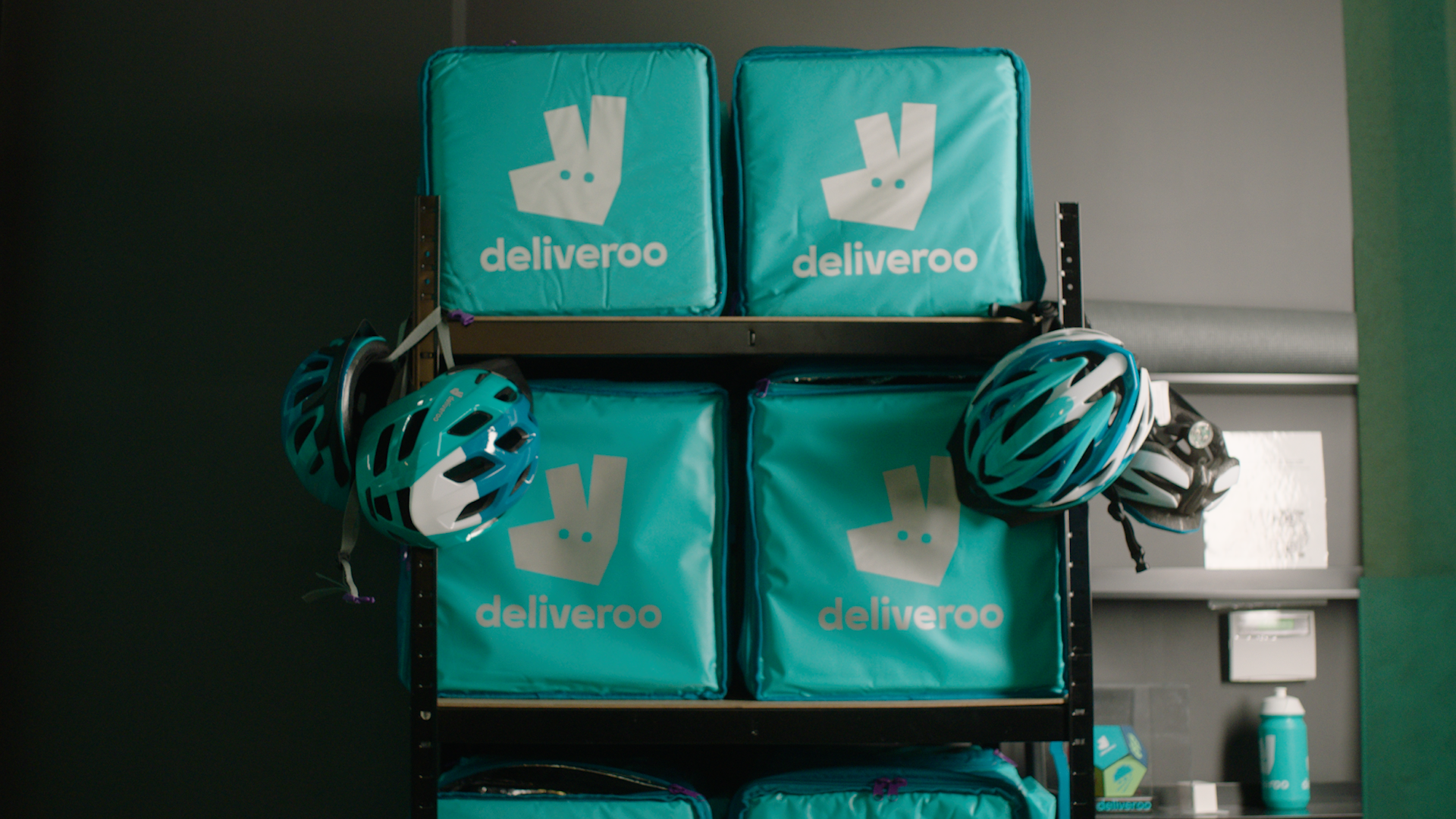 ZERO100 - DELIVEROO V12.00_04_44_08.Still004.png