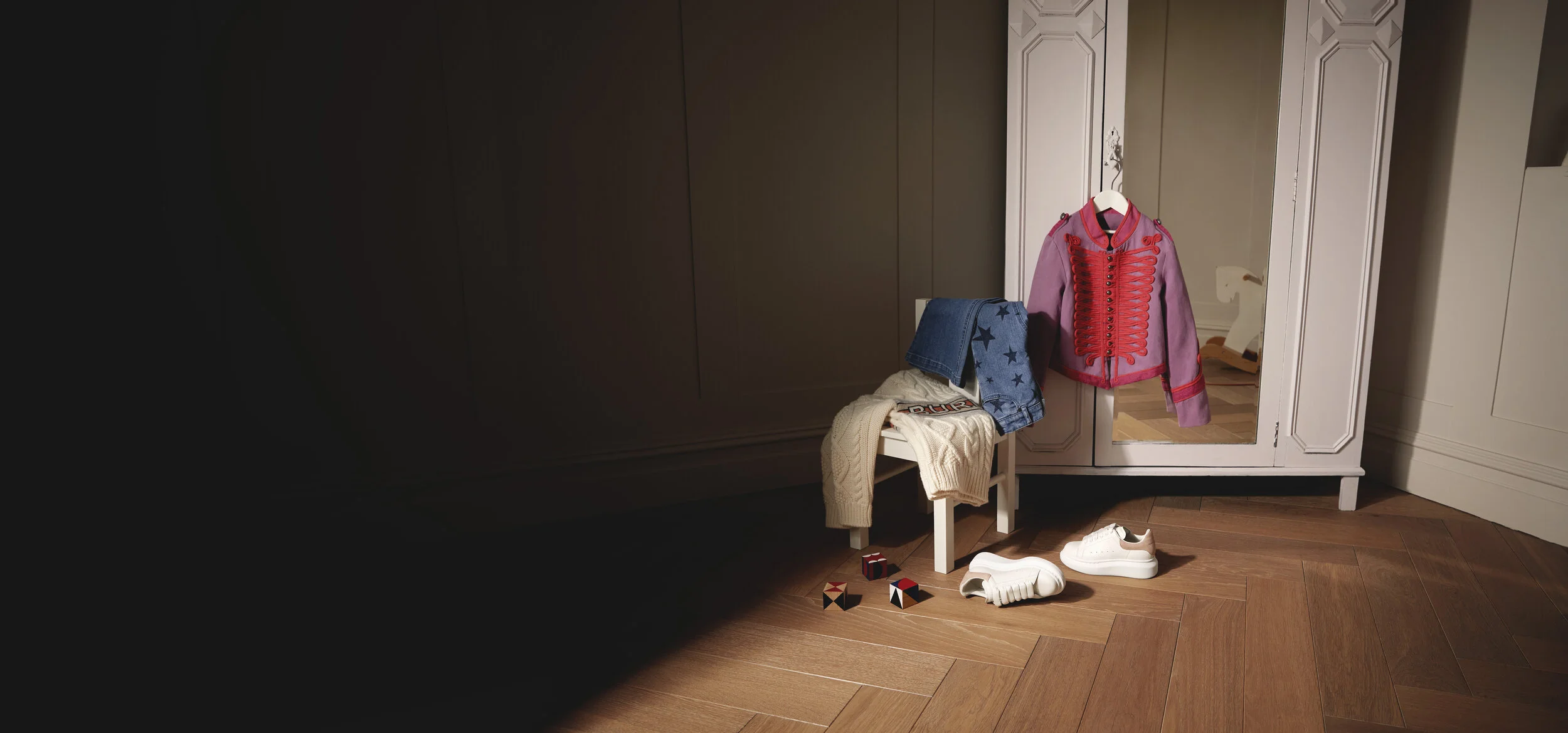 NET-A-PORTER, the holiday gift guide assisted by Sophie