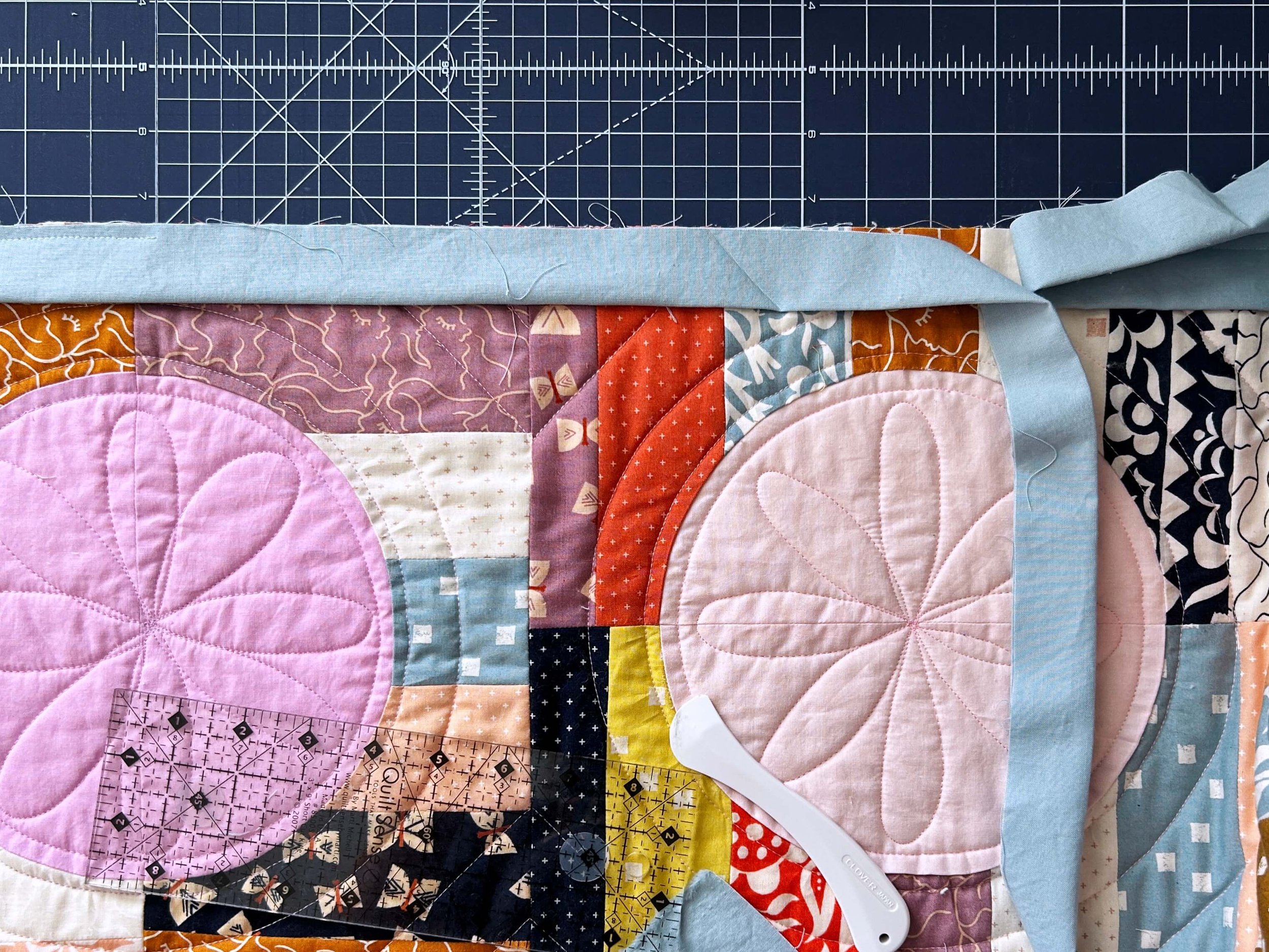 Quilt binding part 1 #quilting #quiltingtutorial #binding #quiltbindin, binding a quilt