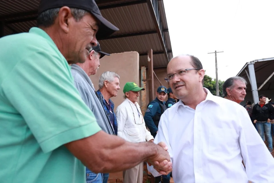 Em Jaraguari companhando o governador Reinaldo Azambuja em assinatura de ordem de serviço 