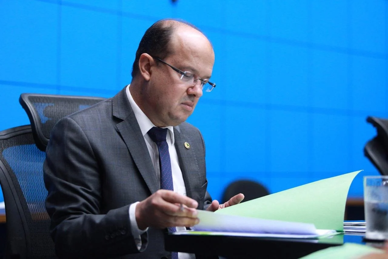 Sanesul licita obras em Viveiro que homenageia, com lei de Barbosinha, ex-servidor da empresa 