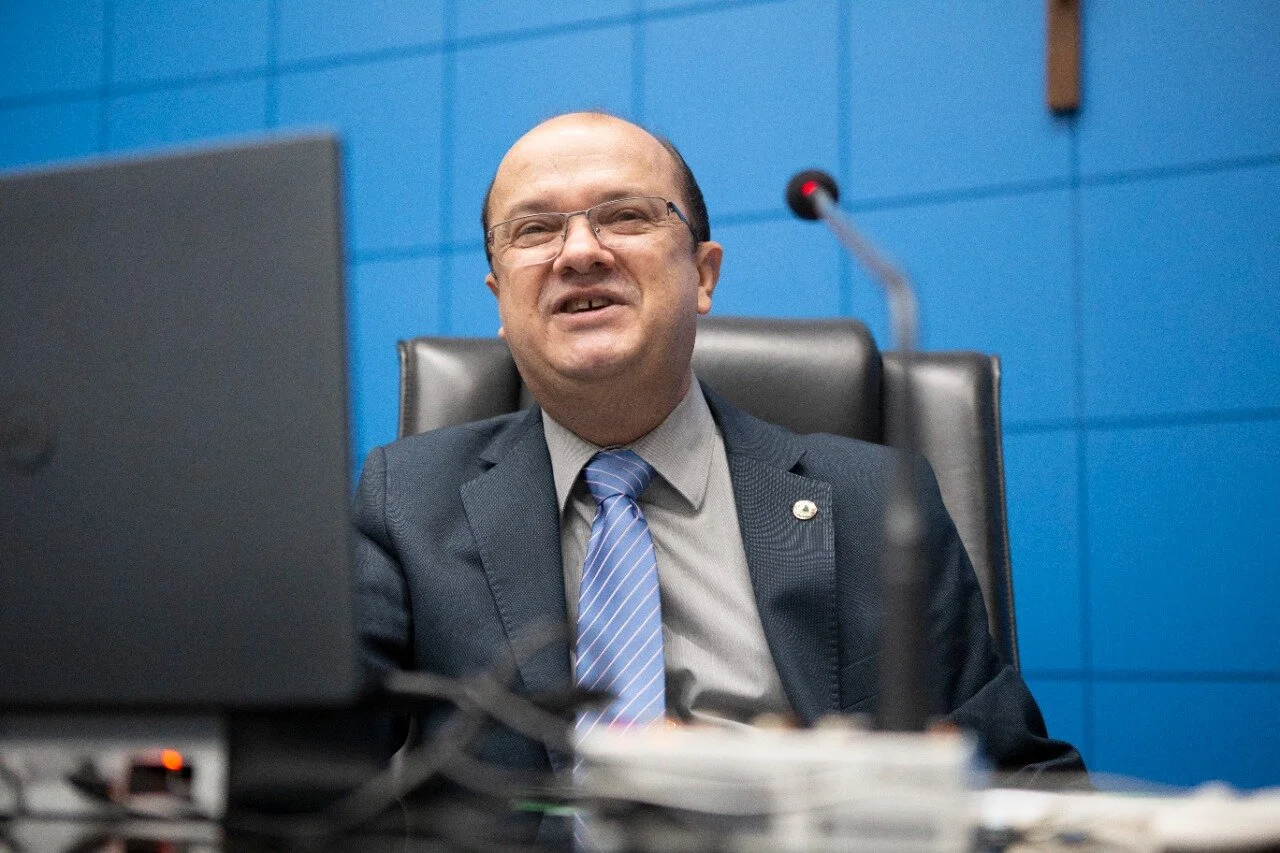 Licitação de asfalto  para Vila Vargas e Jóquei Clube atende luta do deputado Barbosinha