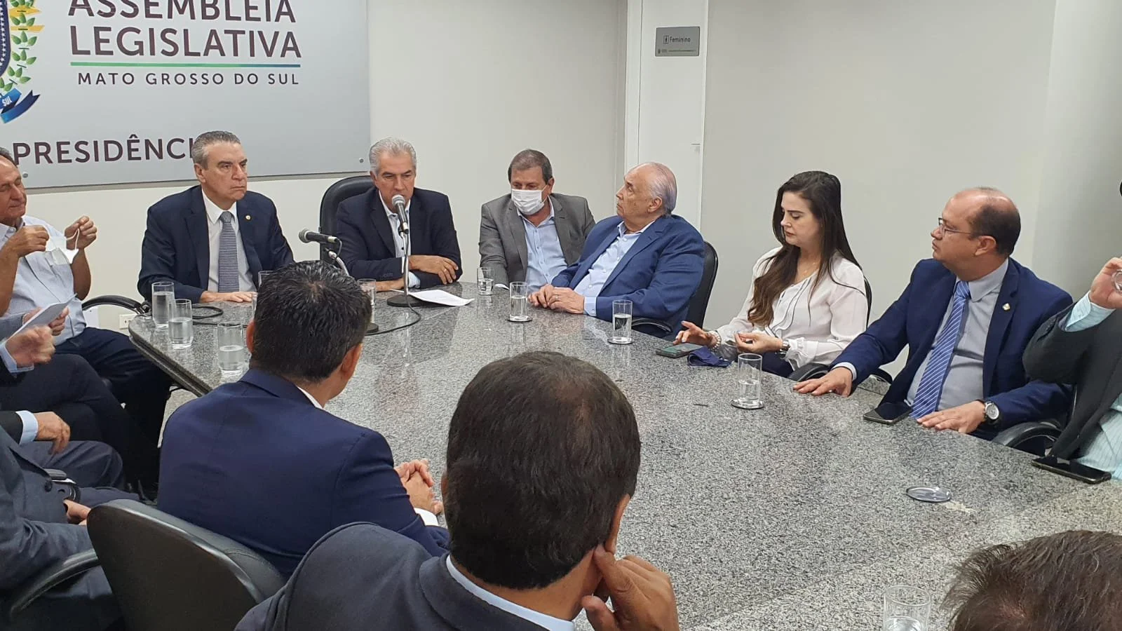 Projetos de Refis e de energia zero para famílias de baixa renda chegam a ALEMS e recebem apoio de Barbosinha 