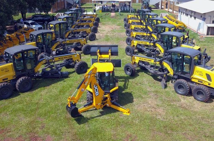 Maquinários agrícolas entregues pelo Estado atende pedido de Barbosinha em 15 municípios 