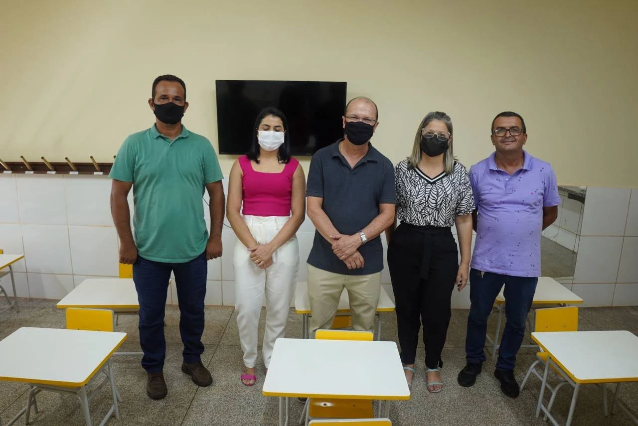 Priorizando educação e saúde Barbosinha entrega emendas em Selvíria 