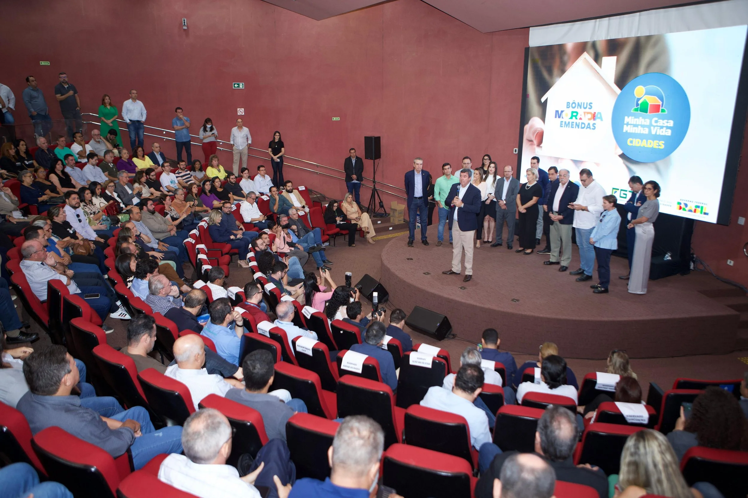 Moradores de Campo Grande e Dourados recebem R$ 30 milhões para aquisição da casa própria