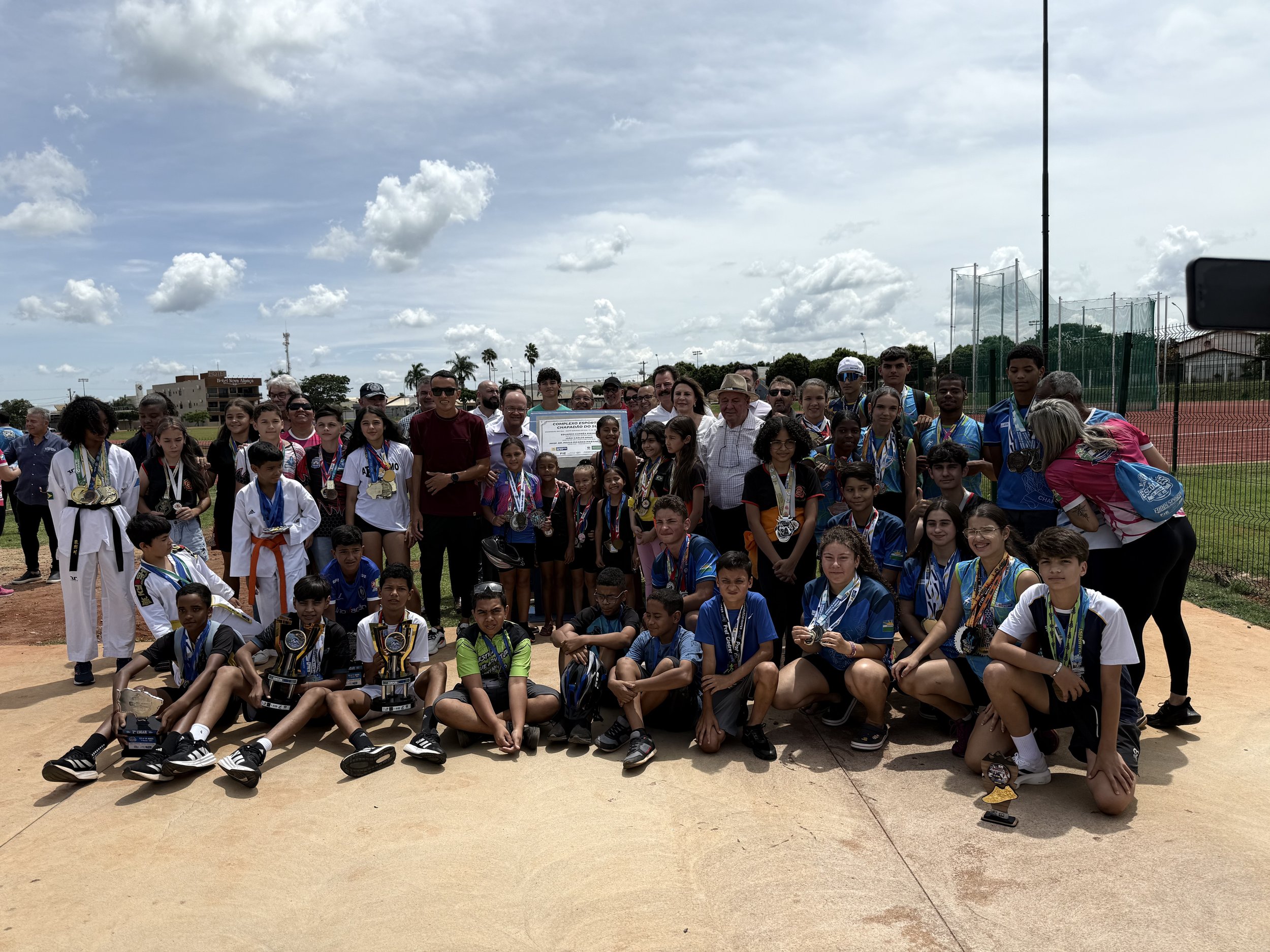 Governo de MS entrega obras de impacto em esporte, segurança e saneamento em Chapadão do Sul