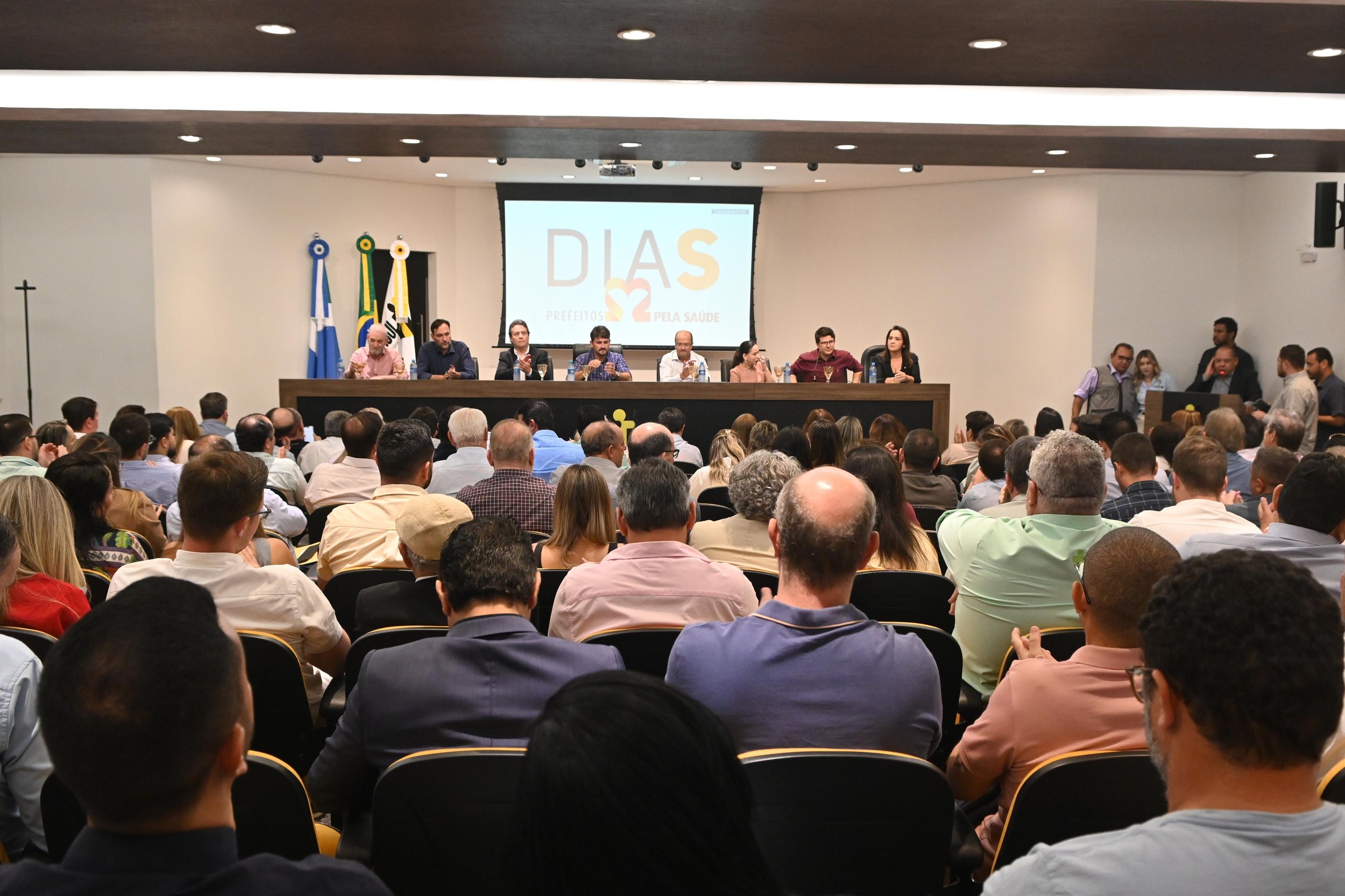 Governo de MS apresenta proposta de regionalização e financiamento da saúde às prefeituras do Estado