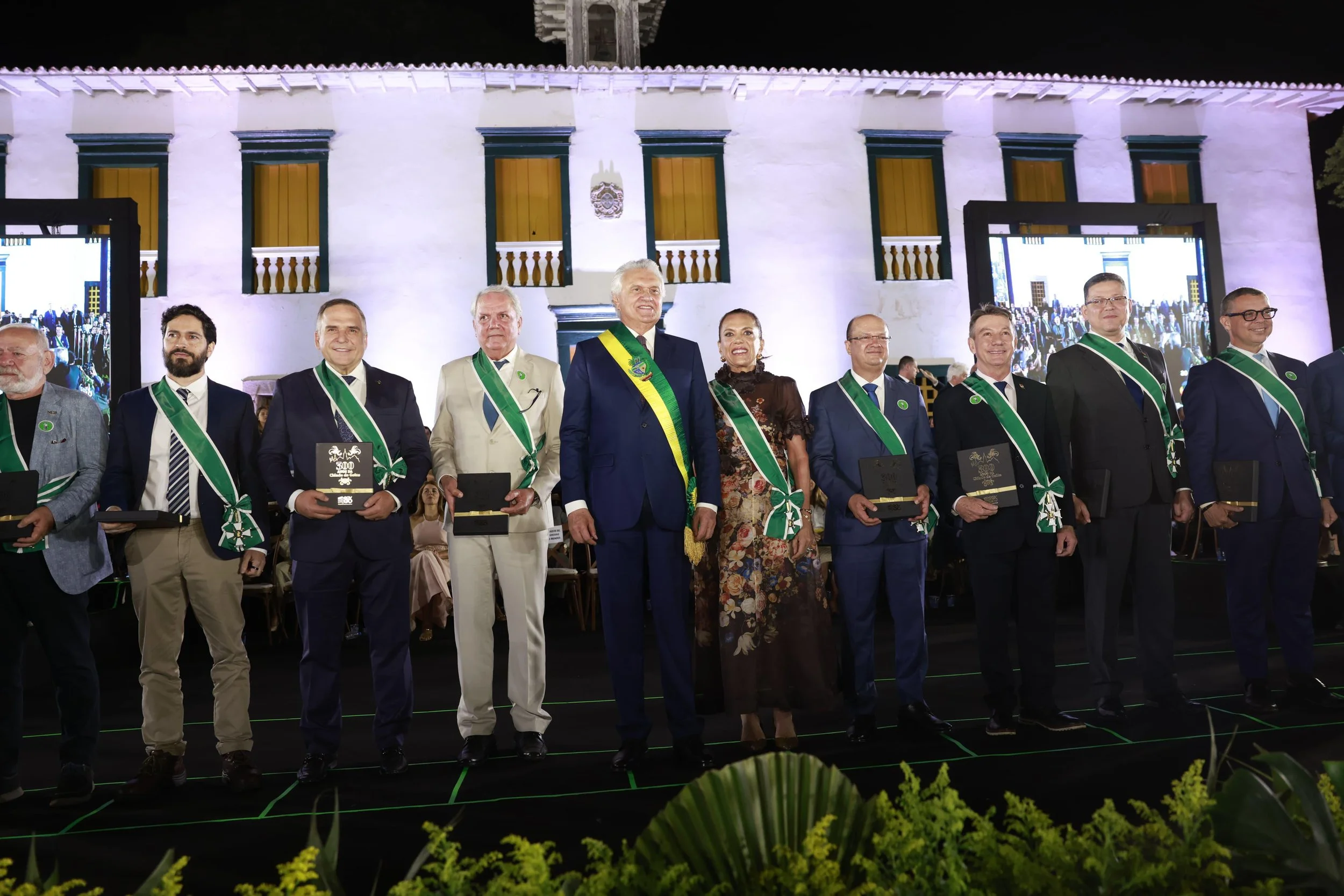 Barbosinha recebe a Ordem do Mérito Anhanguera e celebra suas raízes goianas ao lado de Caiado