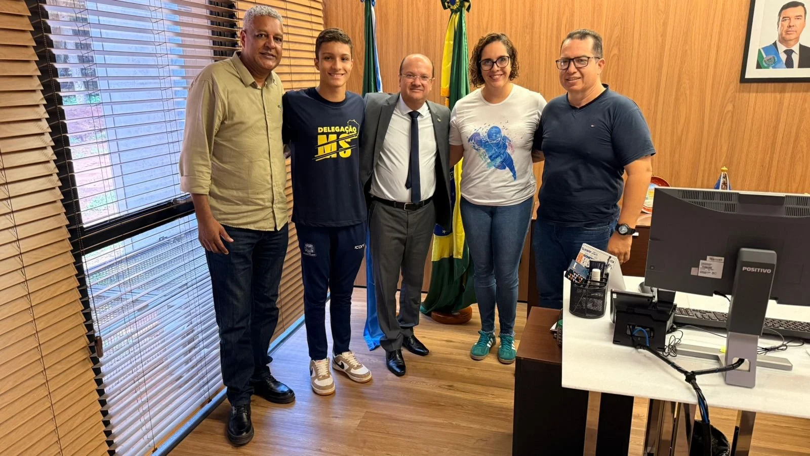 Barbosinha recebe jovem nadador sul-mato-grossense e reforça apoio do Estado ao esporte de base e alto rendimento