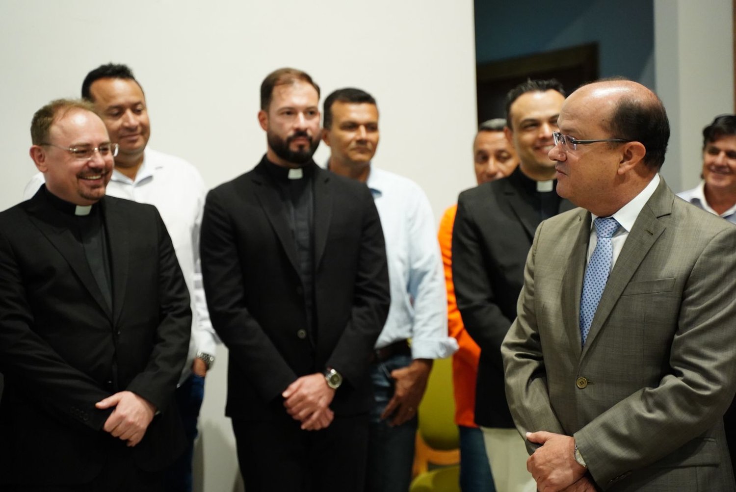 Barbosinha homenageia Padre Micael com entrega de Título de Cidadão sul-mato-grossense