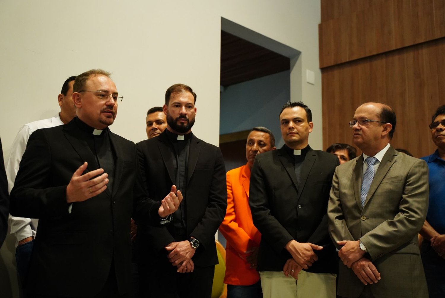 Barbosinha homenageia Padre Micael com entrega de Título de Cidadão sul-mato-grossense