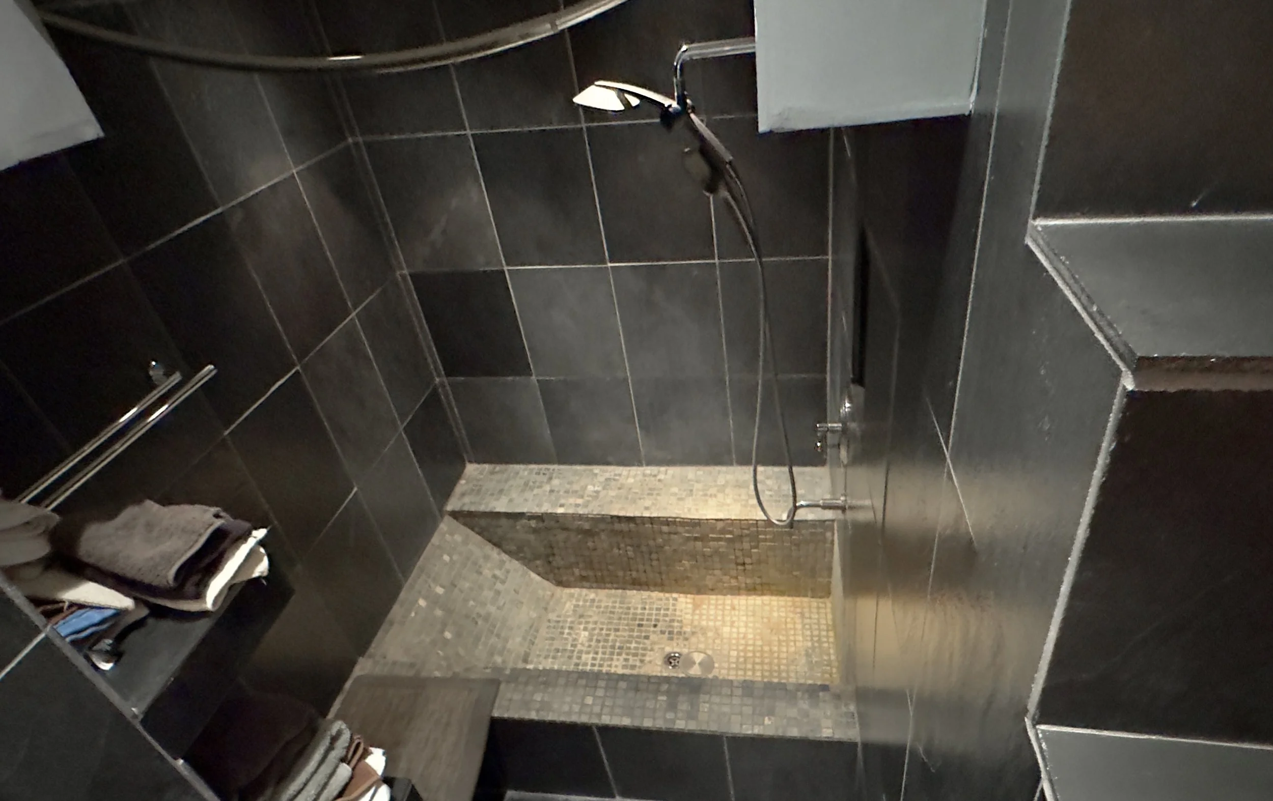 1260 Kings Master Shower - 4.jpeg