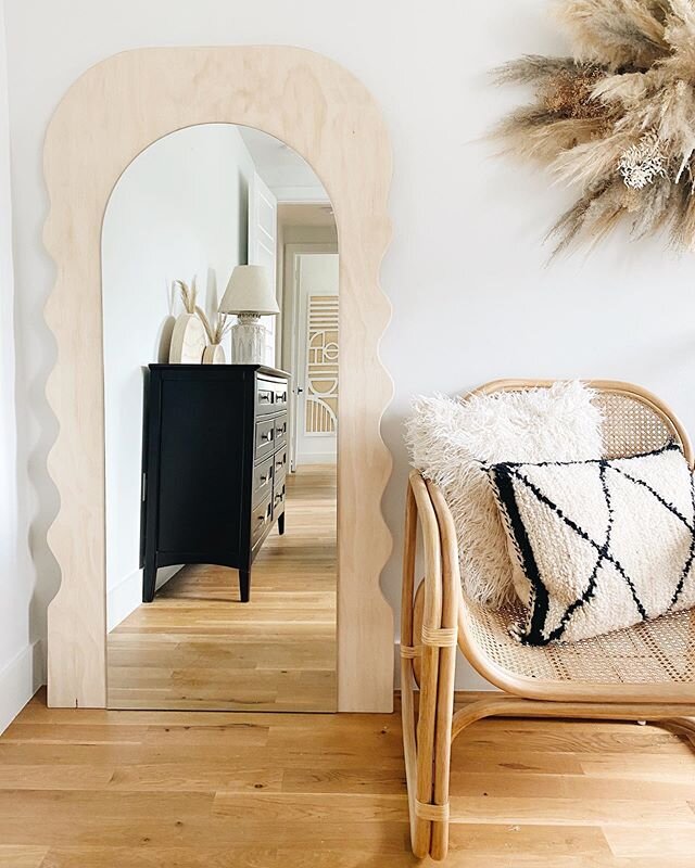 I have been soo obsessed with this Sottsass mirror (swipe right) for a long time now and decided to make my own version of it since I don&rsquo;t have $10,000 to spare. 😅 Mine isn&rsquo;t as amazing as the original, but it is making me happy! 🤍
.
.