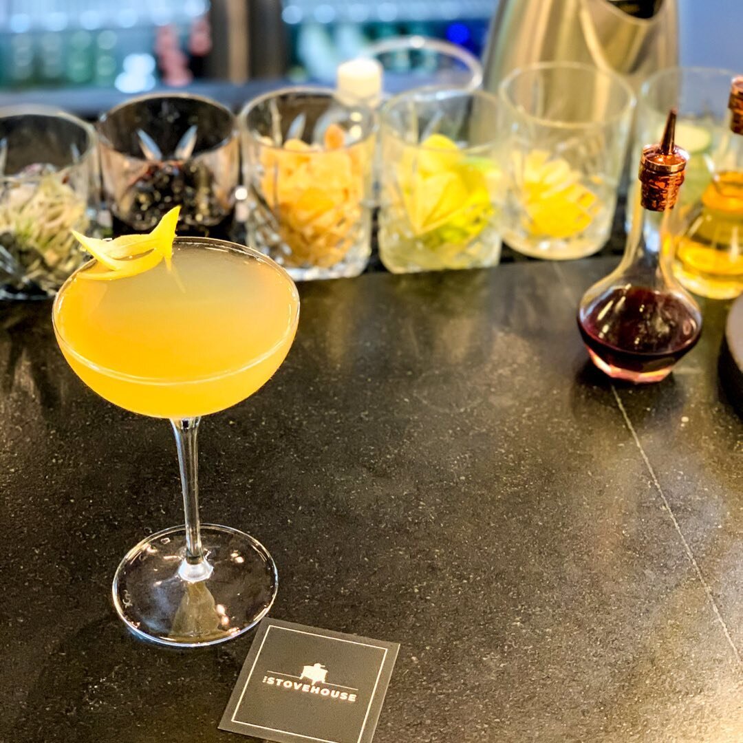 Did someone say happy hour? 
⠀⠀⠀⠀⠀⠀⠀⠀⠀
Beat the heat with our delicious cocktails 🍹