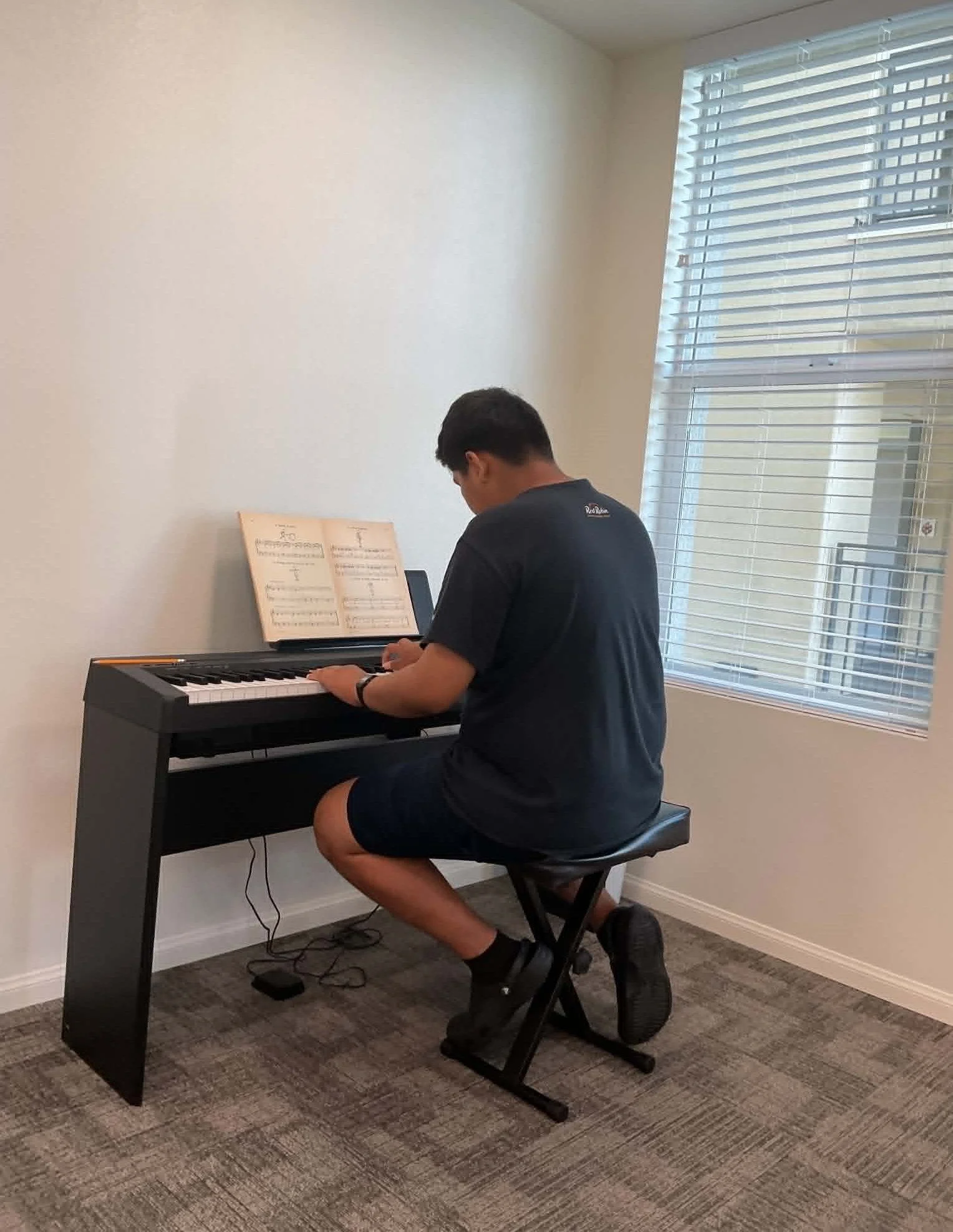piano 1.jpg