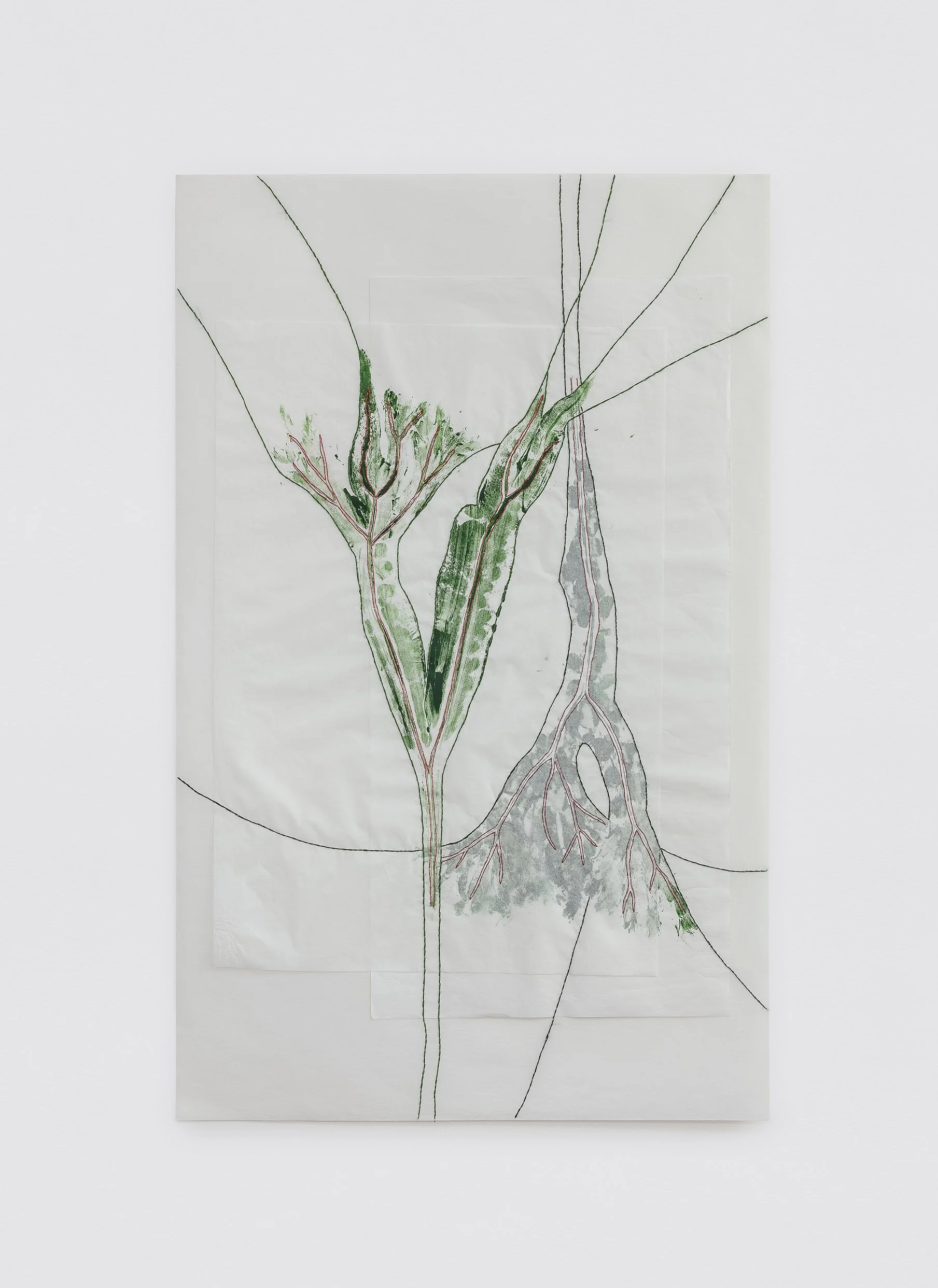  Maria Lucia Simonsen, Sem título, 2024. papéis japoneses, tinta acrílica, monotipia e bordado, 92 x 57,5 cm 
