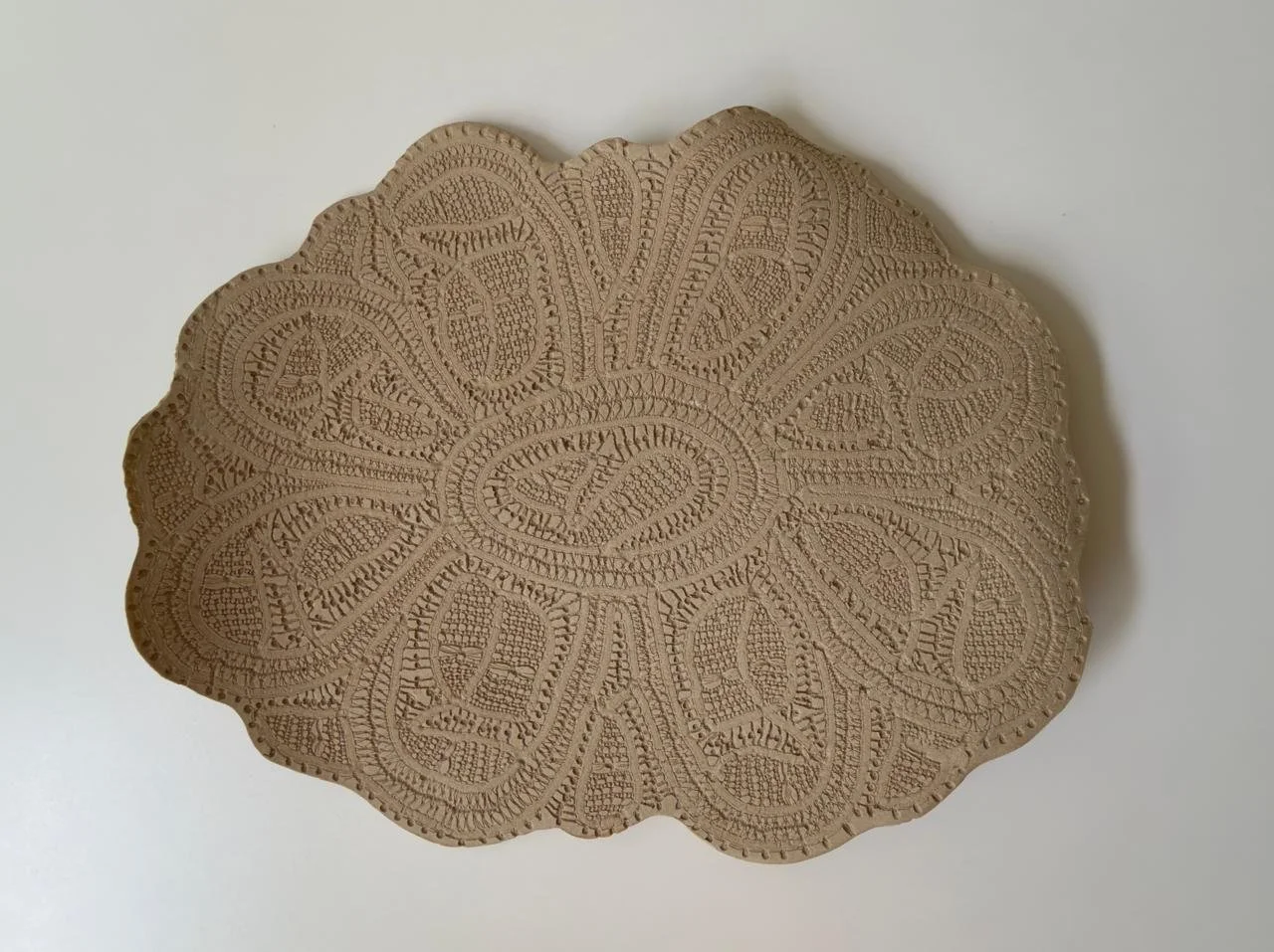  Maria Lucia Simonsen, Sem título, 2025, Cerâmica,  33 x 40 cm  