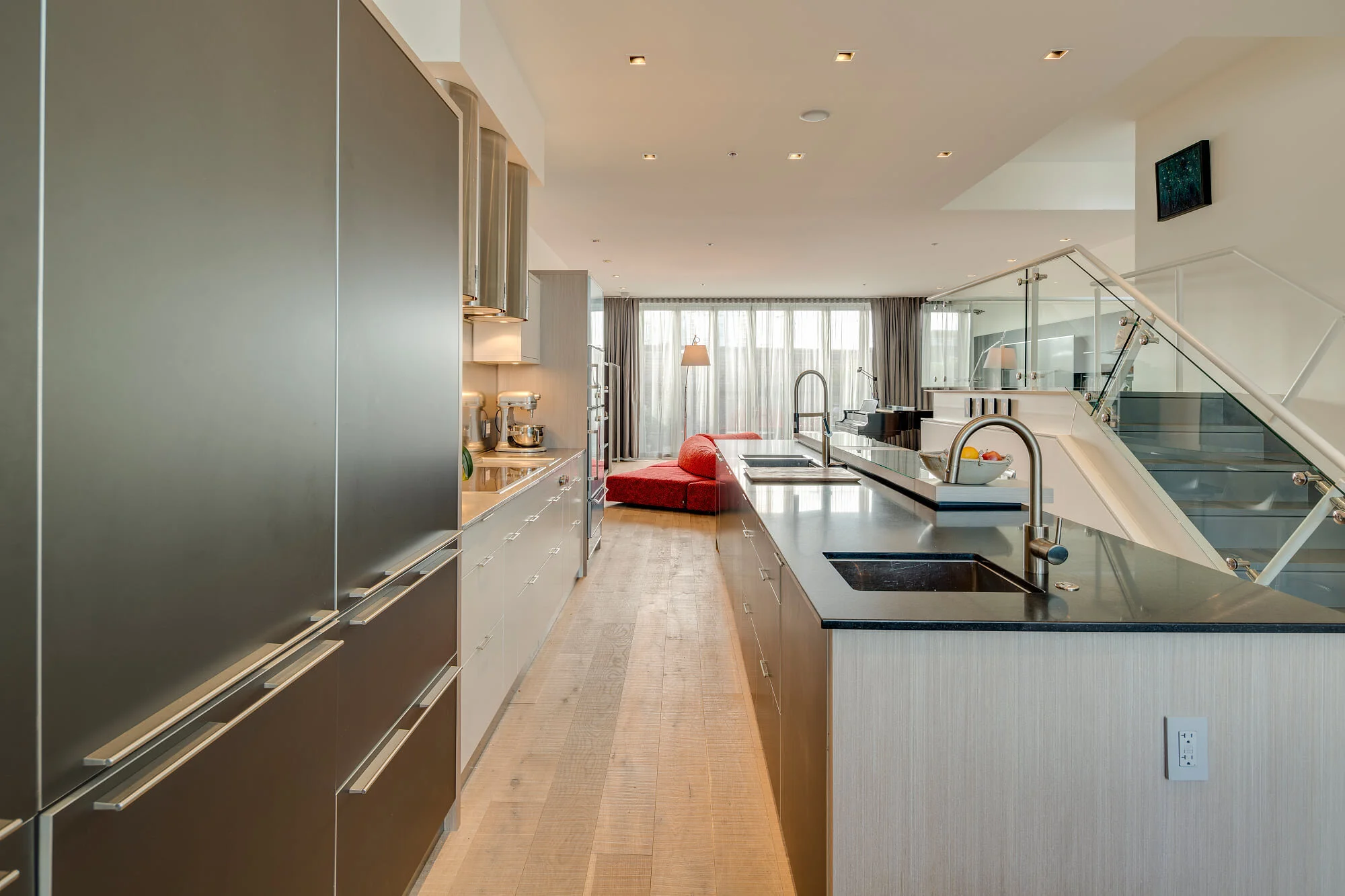 wsi-imageoptim-Modern-Vancouver-kitchen-apt-reno.jpg