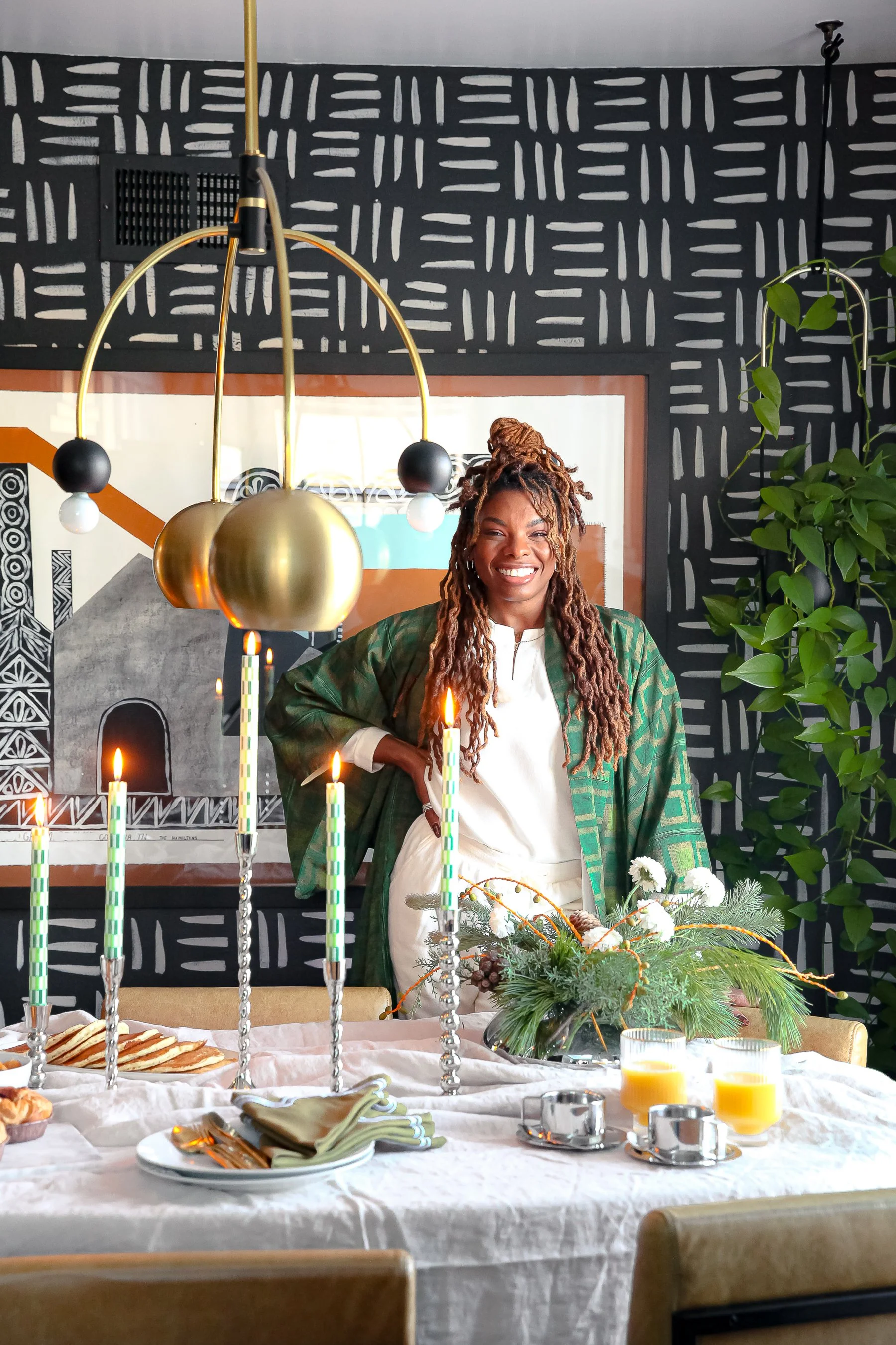 A Modern Holiday Tablescape